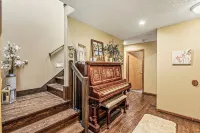 Rocky River is a Spacious 5-bedroom house in wonderful Longview with WiFi, AC