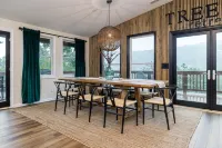 Hot Tub and Breathtaking Ski Slope Views - Spectacular Tree-Top Retreat