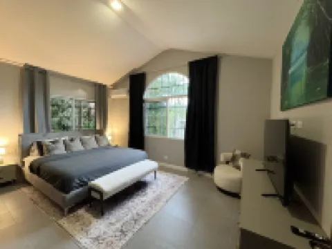 Spacious mountain villa with 5 bedrooms and brand new AC 埃爾巴耶酒店