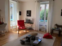 Charming 2-bedroom apartment with garden in the center of town for rent Hotels in Allevard