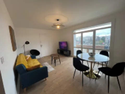 Skyview Apartment 4 Bedrooms + Parking