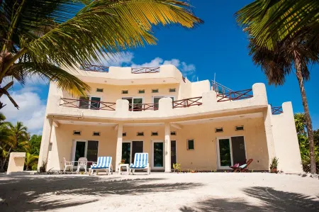 Yum Botic Villa, Costa Maya Mahahual Mexico  -100 feet from beach!  home house Отели в г. Махауаль