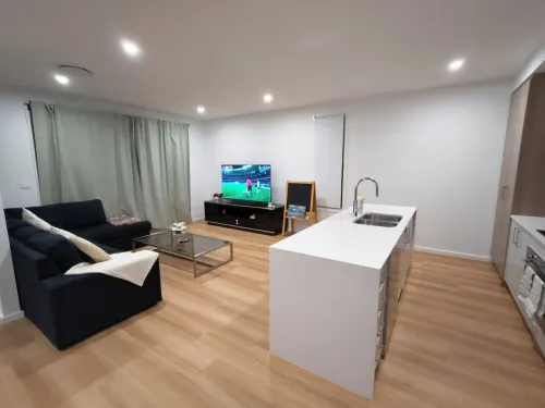 Brand new 4 Bedroom retreat close to nature reserve Hotels in Belconnen