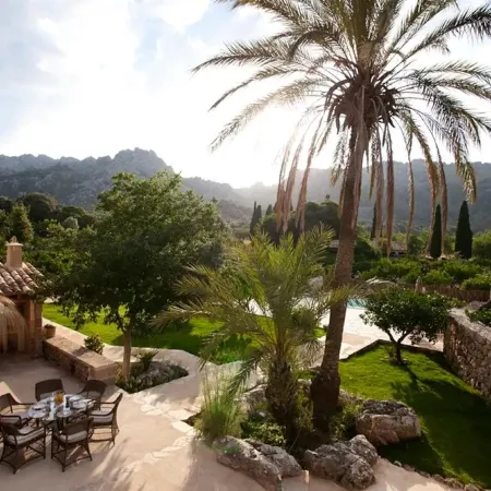 Peaceful modern Villa with great views and great location