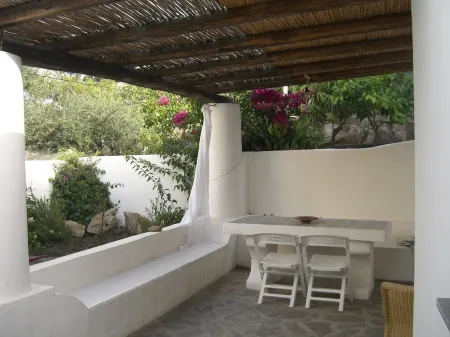 Cottage with large garden in the center of Panarea