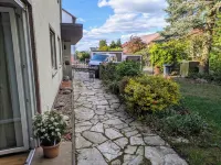 Spacious apartment with direct garden access, close to nature.