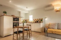 Cozy and spacious apartment in the neighborhood of Monachil Hotels near Refugio Fuente Fría