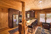 25-Acre Mountain Retreat w/ Trails, Pond, Hot Tub - Homestays