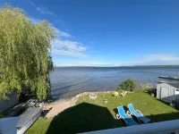 Lakeside Escape: Cozy Family Cottage Retreat Hotels in Tay
