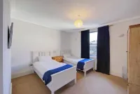 Apt 2, 15 Eastern Esplanade