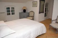 Maison Provençale de 350 m² Dans un Magnifique Parc Arboré Avec Piscine Hotels near Chateau Font du Broc