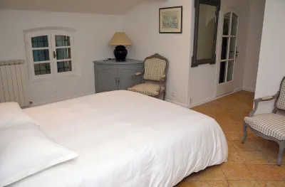 Maison Provençale de 350 m² Dans un Magnifique Parc Arboré Avec Piscine Hotels near Chateau Font du Broc