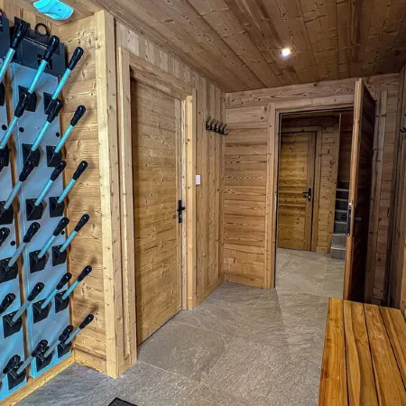 CHALET LOUNE sleeps 14 with jacuzzi and sauna