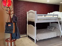 3-bedroom chalet in marvelous Ellicottville with WiFi, sauna, deck and grill 曼斯費爾德酒店