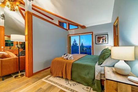 Romantic Getaway~Pikes Peak~Deck~35 min to Breck