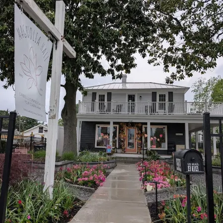 Magnolia Hideaway 2-BR Apt in center of Town of Colonial Beach