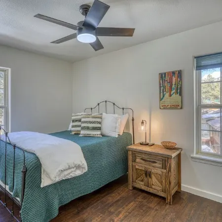 Whispering Pines Canyon Retreat - Pet friendly