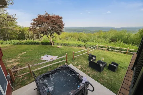 Unreal Mountain Views w/ Hot Tub Near Charming Jim Thorpe & Blue Mountain Skiing