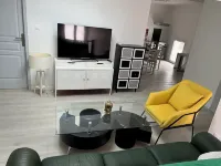 Chateau apartment, quiet location close to tourist attractions. Dogs welcome Hotels in Alzonne