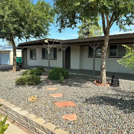 Spacious Family-Friendly 5-bedroom house!