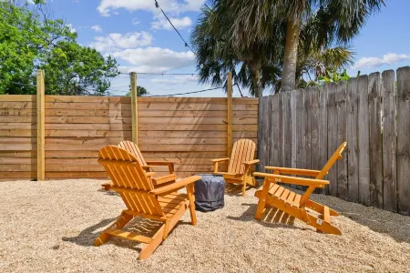 3-bedroom house in welcoming Ormond Beach walking distance from the beach