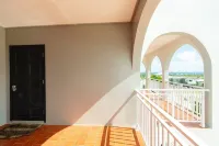 Deany's UpTop Luxury Suite