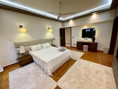Luxury 3BR at heart of Mohandeseen, near Zamalek Hotels in der Nähe von Al Shorouk Hospital مستشفى الشروق - Cleopatra Hospitals Group