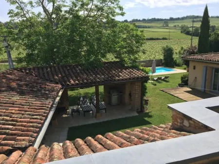 Traditional Beaujolais farmhouse with Private Pool - sleeps 8