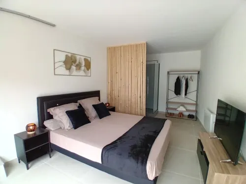 Villa Sophora à 15 min de la mer Hotels in Gignac-la-Nerthe