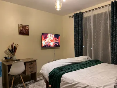 *LUXURIOUS STUDIO APARTMENT - 10 MINUTES FROM JKIA/SGR!* Hotel a 