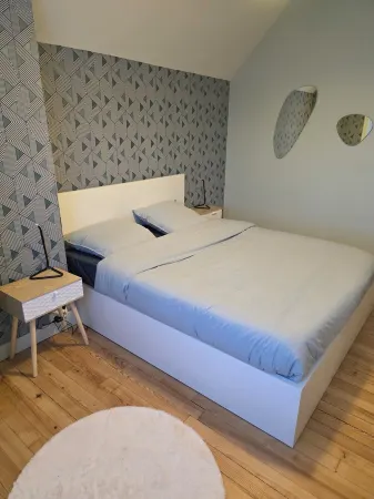 9-person apartment Garden and swimming pool in town center