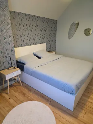 9-person apartment Garden and swimming pool in town center Hotels in Mezidon-Canon