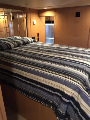 Houseboat at the Mouth of Seneca Lake! Hotels in Fayette