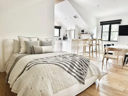 Newly built designer guesthouse nestled in Santa Barbara’s Sycamore Canyon.