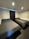 Modern Suburban Oasis- 14 guest House. Family Friendly!