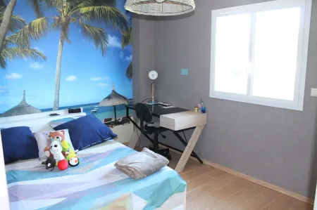 Detached villa with large garden and 10x5 swimming pool, sleeps 8. Отели в г. Корнейя-ла-Ривьер