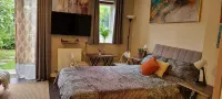 Spacious Studio in West Molesey with free on-street Parking Hotels in Molesey