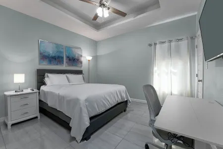 New Luxury Apartment at Prime Location! Отели в г. Фарр