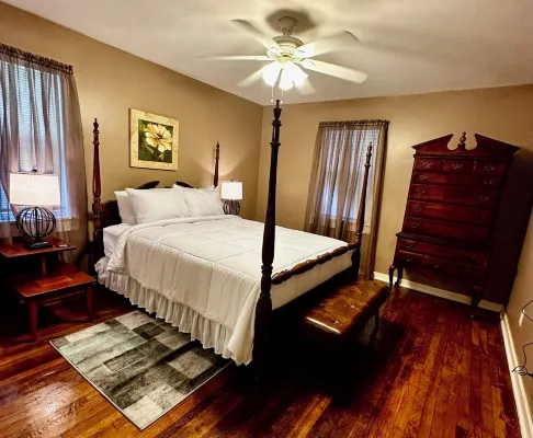 Charming 3-bedroom, spacious home conveniently located near Tuskegee University