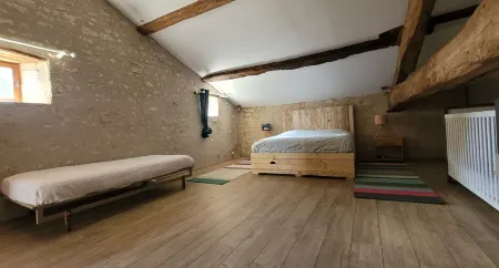 Location de Gite et Salle de Stage Pour Professionnels du Mieux-être Отели в г. Монтейраль