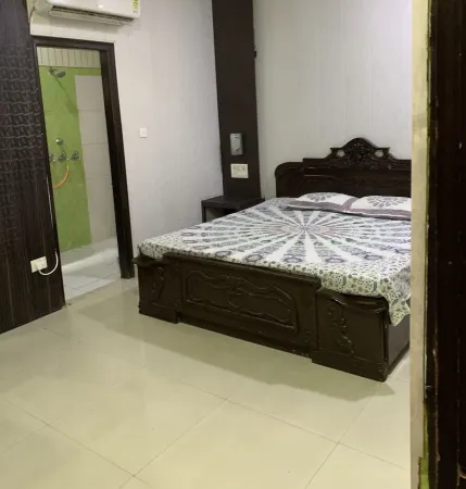 Modern Apartment with Kitchen & Wi-Fi – Perfect for Work & Relaxation