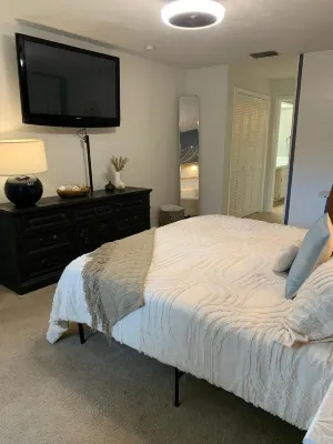 Nature Coast Retreat Hotels in Beverly Hills