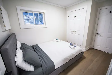 The Discovery Retreat: Heated Pool, Hot Tub, Firepit, BBQ, Sauna, Game Room Отели в г. Пенетангуишин