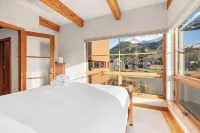 Alaska Slopes | Hot Tub, Gym & Guest House