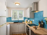 Perfect place for family time with nice shared swimming pool and playground Hotel a Hayle
