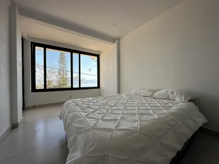 Nice little house with lake view, shared pool, in an AAA neighborhood. Отели рядом с достопримечательностью «Чапала»