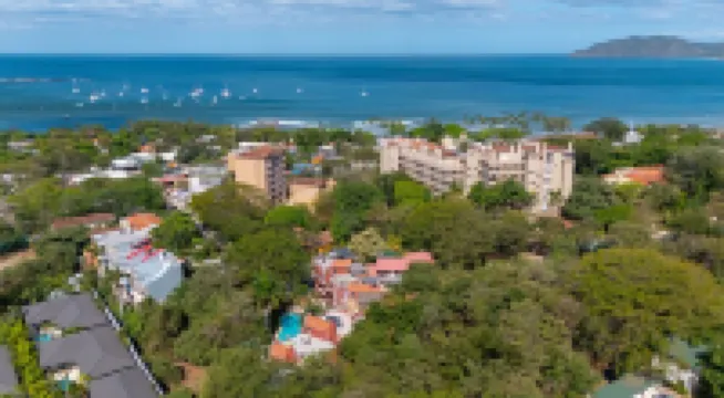¡A 1 Cuadra de la Playa! Apartamento en Condominio, Playa Tamarindo