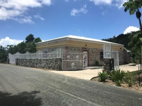 NEW! MAHO BAY BEACH VILLA ST. JOHN USVILESS THAN A 30 SECOND WALK TO THE BEACH.