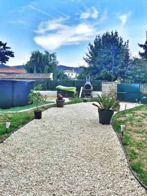 Villa swimming pool barbecue terrace in the heart of Provence Hotels in Neoules