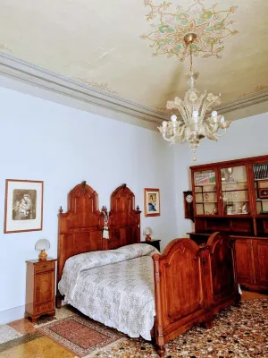 Enchanting 18th century villa with private parking a few km from Venice Hotels in Dolo